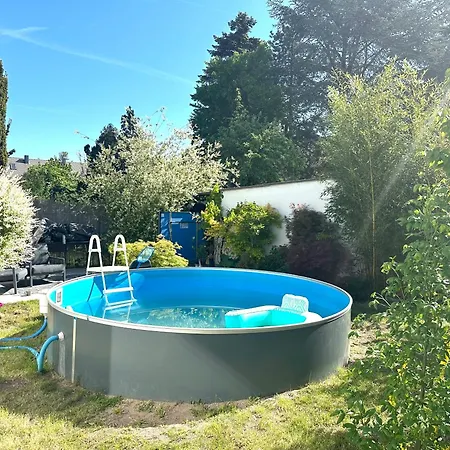 Apartment Familienparadis Pool Garten Grill Parkplatz Fitness Tischtennis Nuremberg